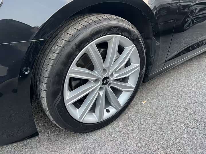 Фото 9 - Audi A6L