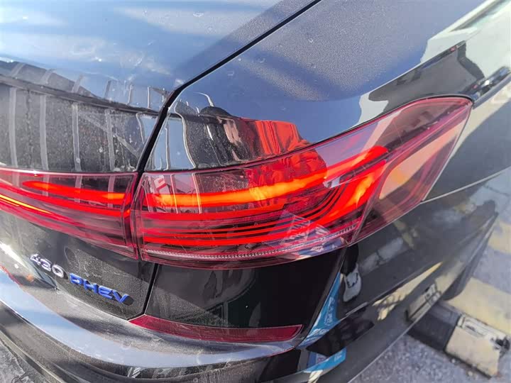 Фото 8 - Volkswagen Passat Hybrid