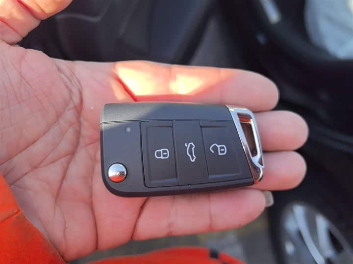 Фото 9 - Volkswagen Passat Hybrid