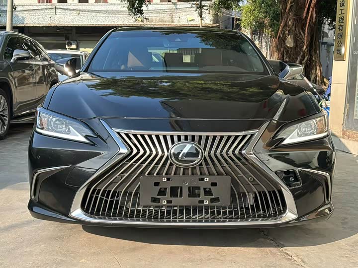 Фото 2 - Lexus ES