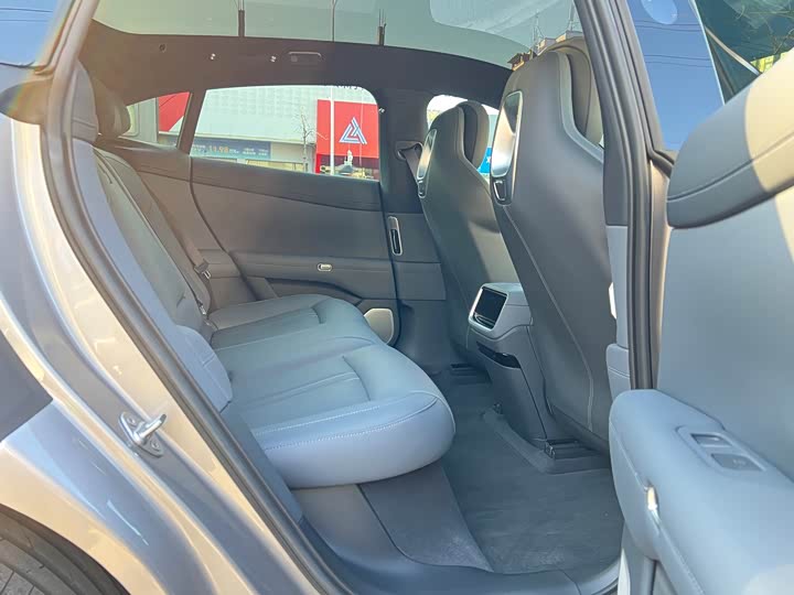 Фото 9 - Xiaomi YU7