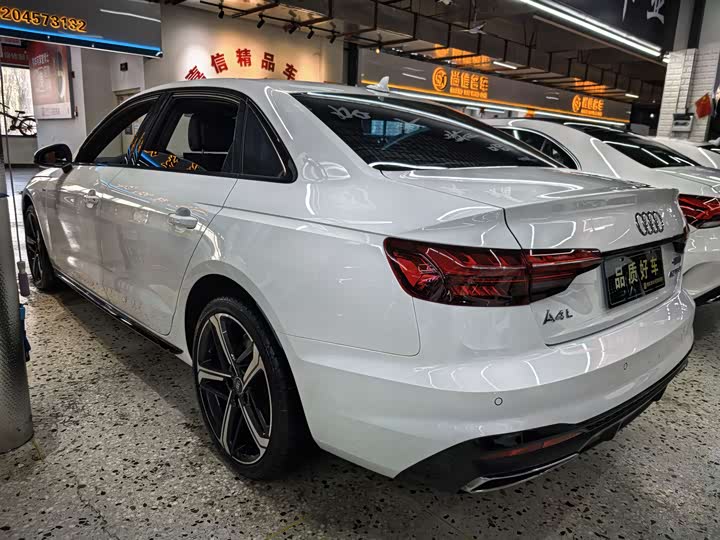 Фото 5 - Audi A4L