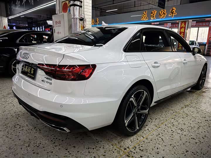 Фото 6 - Audi A4L