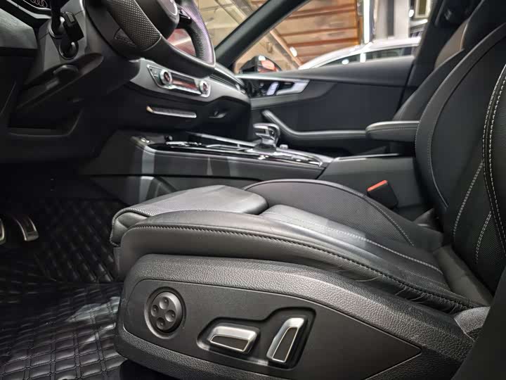 Фото 7 - Audi A4L