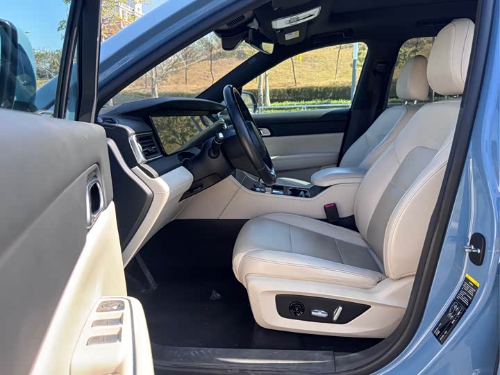 Фото 7 - LiXiang One