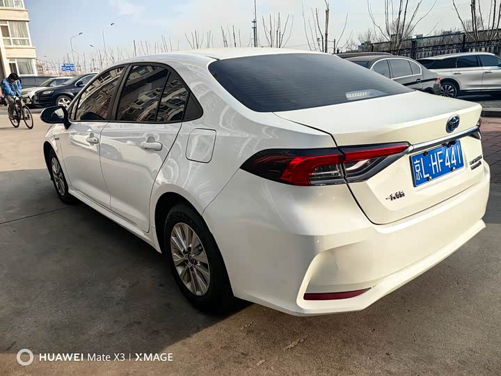 Фото 2 - Toyota Corolla