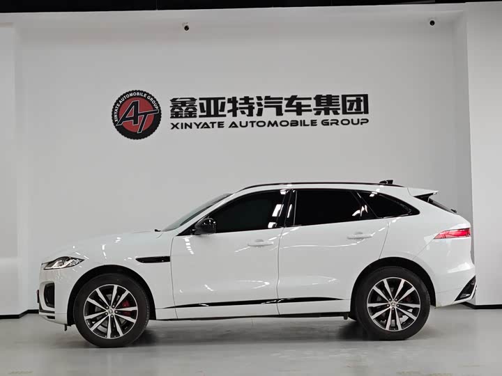 Фото 2 - Jaguar F-Pace