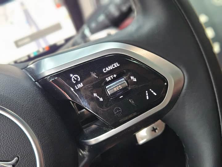 Фото 5 - Jaguar F-Pace