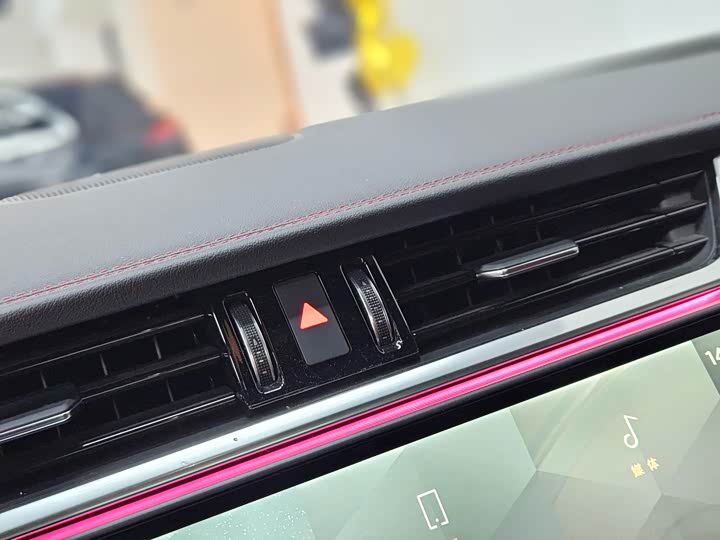 Фото 6 - Jaguar F-Pace