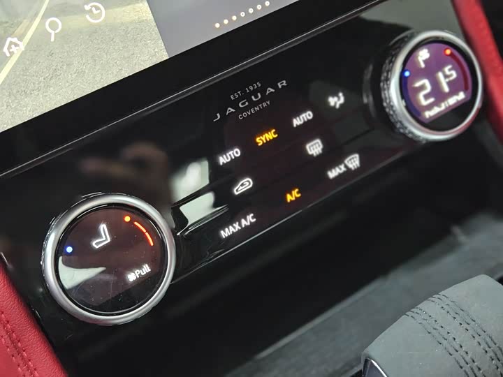 Фото 8 - Jaguar F-Pace