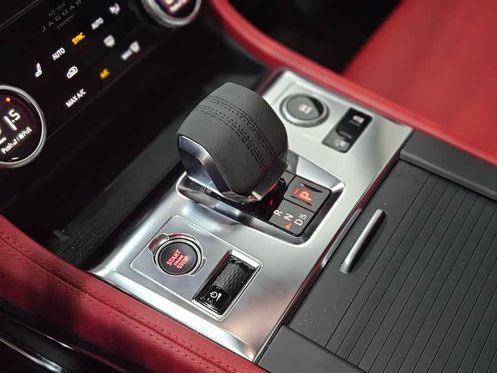 Фото 9 - Jaguar F-Pace