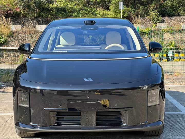 Фото 2 - LiXiang i8