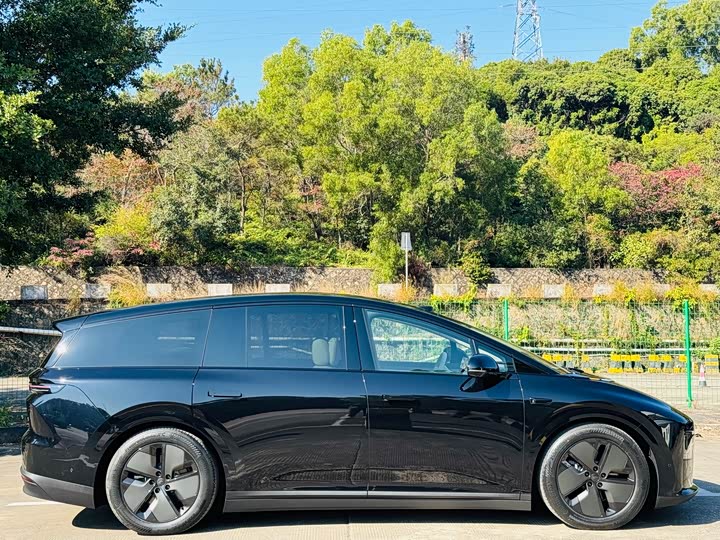 Фото 4 - LiXiang i8