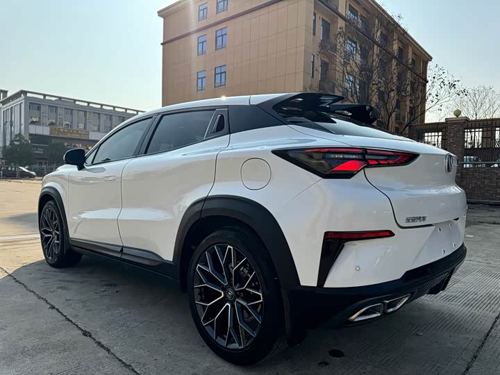 Фото 8 - Changan UNI-T