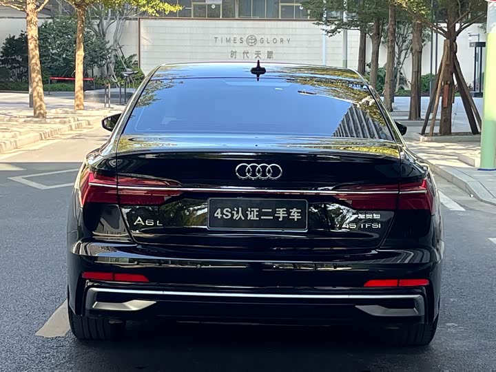 Фото 6 - Audi A6L