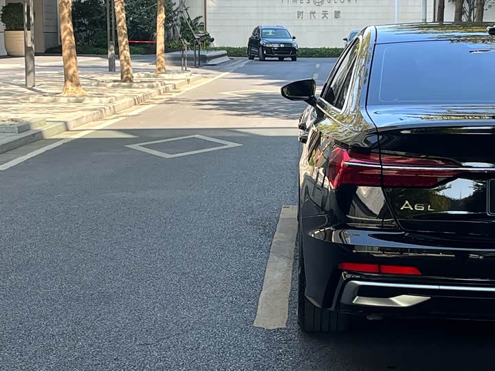 Фото 7 - Audi A6L