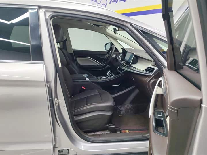 Фото 8 - Geely Jiaji