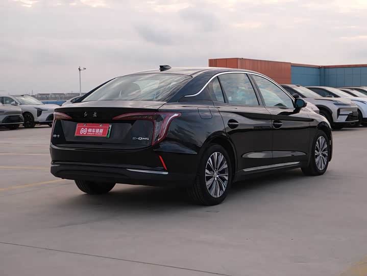 Фото 6 - Hongqi E-QM5