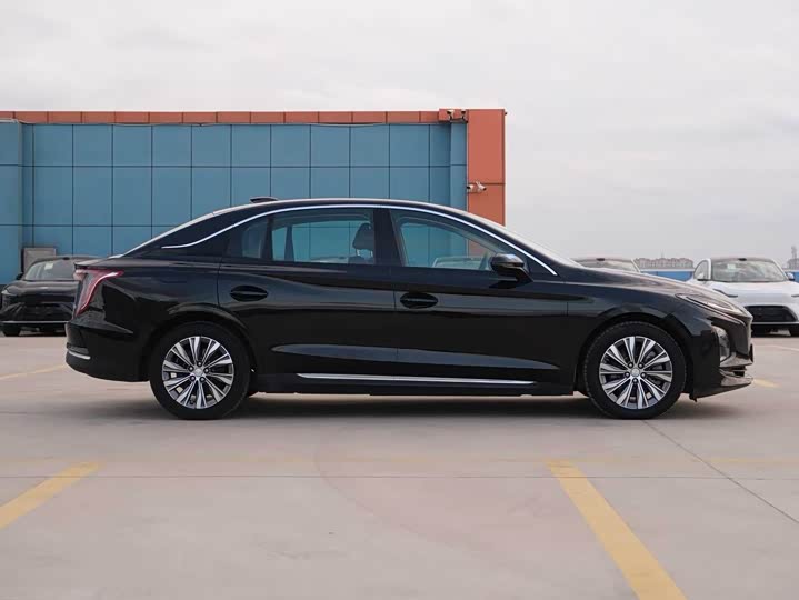 Фото 8 - Hongqi E-QM5