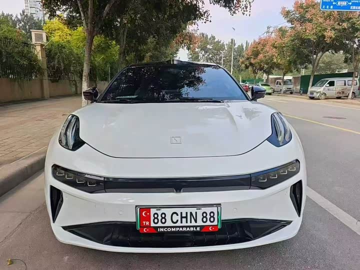 Фото 2 - Zeekr 001