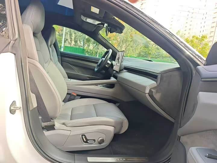 Фото 4 - Zeekr 001