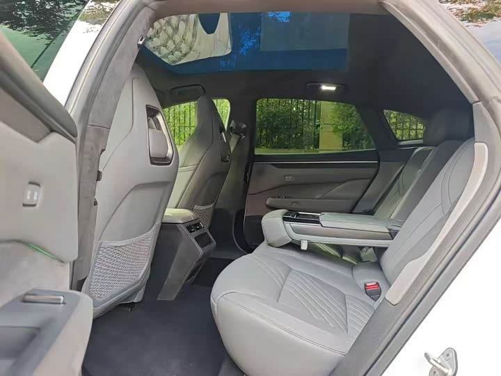 Фото 6 - Zeekr 001