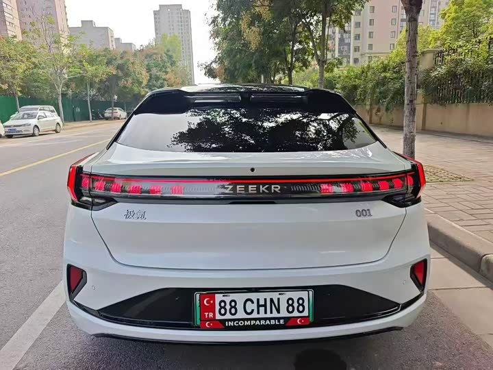 Фото 8 - Zeekr 001