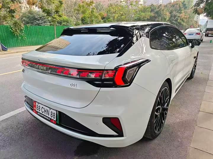 Фото 9 - Zeekr 001