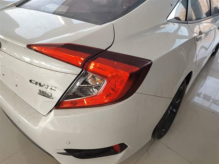 Фото 8 - Honda Civic