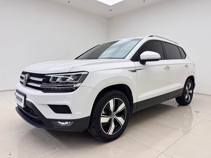 Фото 1 - Volkswagen Tharu