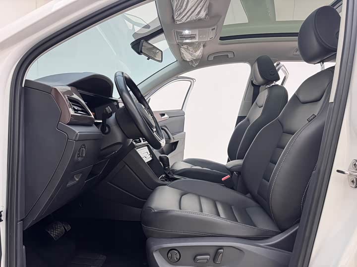 Фото 7 - Volkswagen Tharu