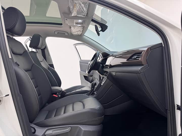 Фото 8 - Volkswagen Tharu