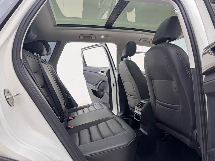 Фото 9 - Volkswagen Tharu