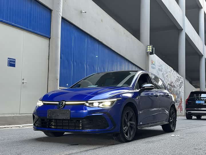 Фото 1 - Volkswagen Golf