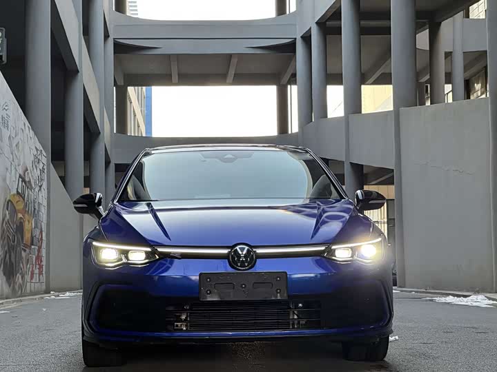 Фото 2 - Volkswagen Golf