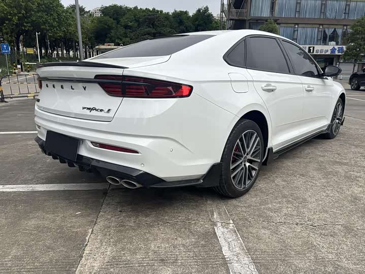 Фото 4 - Geely Preface