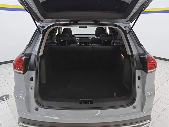 Фото 4 - Geely Atlas