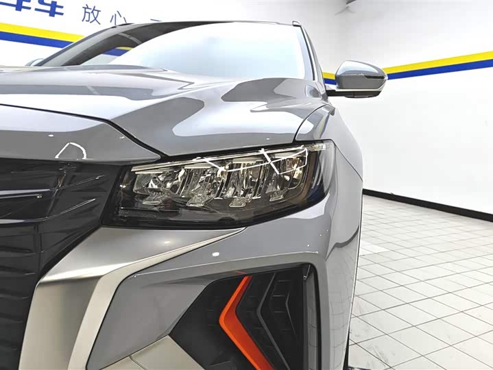 Фото 5 - Geely Atlas