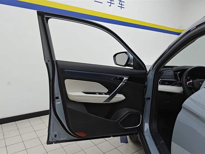 Фото 7 - Geely Atlas