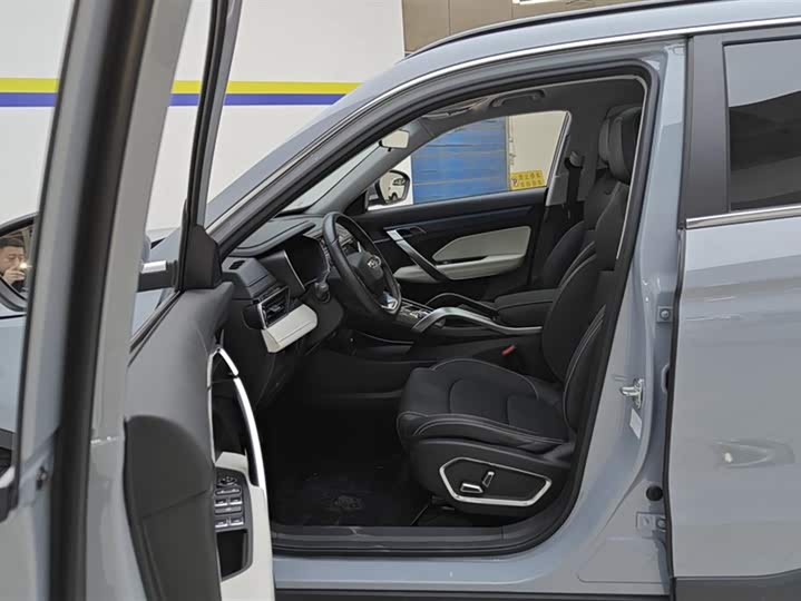 Фото 9 - Geely Atlas