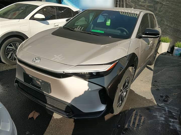 Фото 2 - Toyota bZ4X