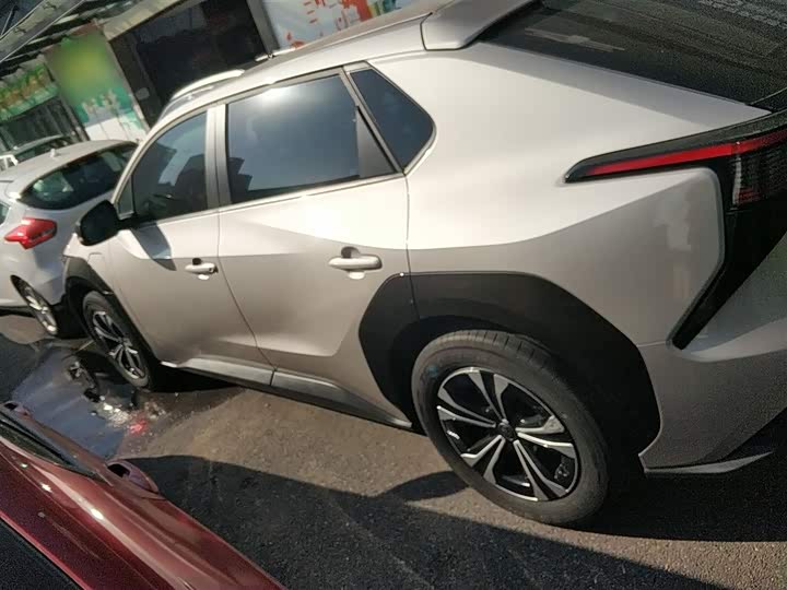 Фото 5 - Toyota bZ4X