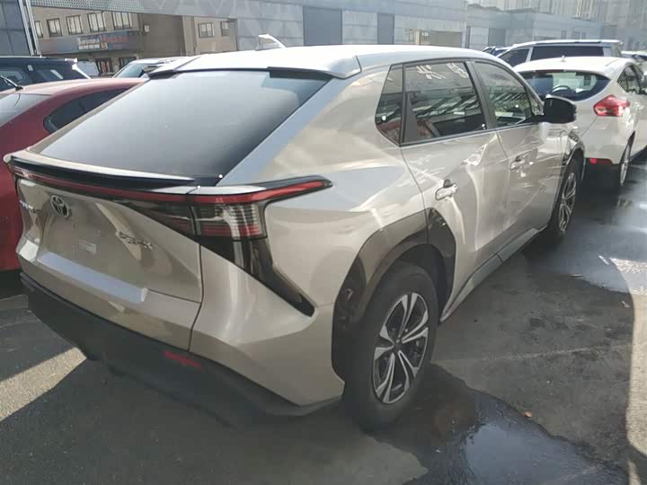 Фото 7 - Toyota bZ4X