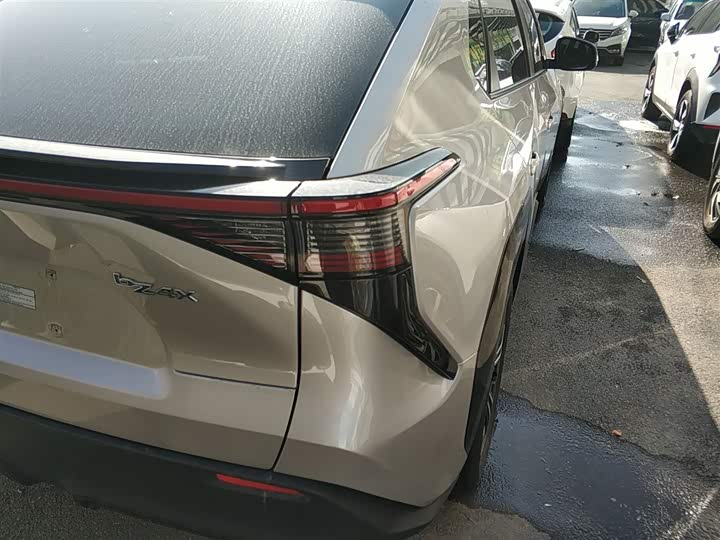 Фото 8 - Toyota bZ4X