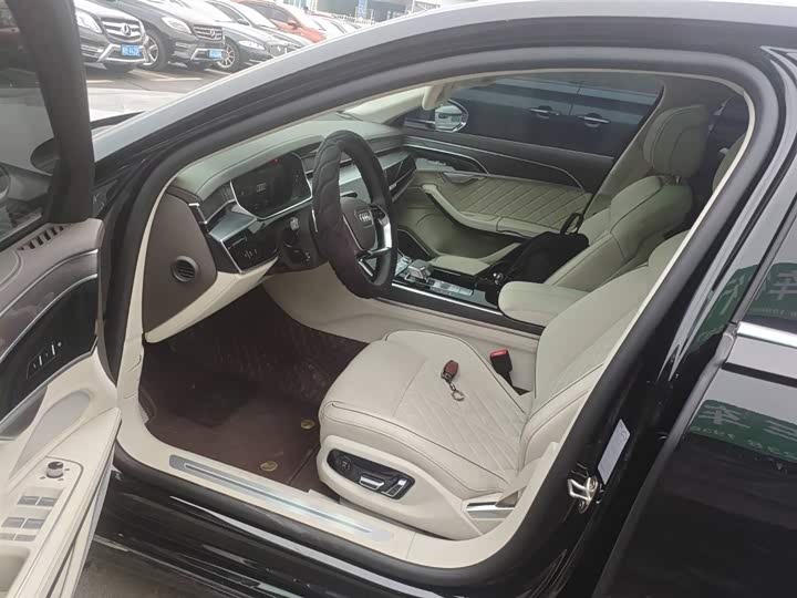 Фото 5 - Audi A8