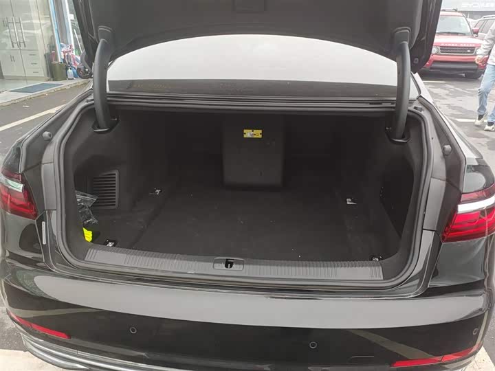 Фото 9 - Audi A8