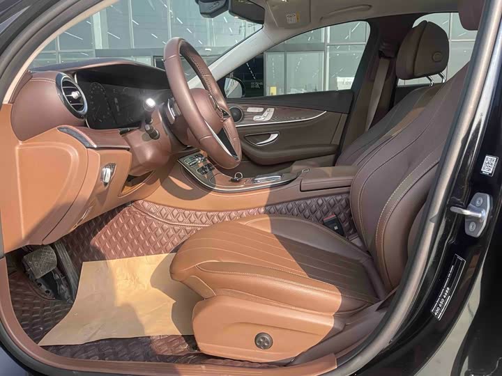 Фото 4 - Mercedes-Benz E-Class