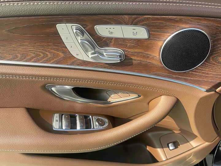 Фото 7 - Mercedes-Benz E-Class