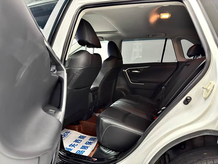 Фото 5 - Toyota RAV4