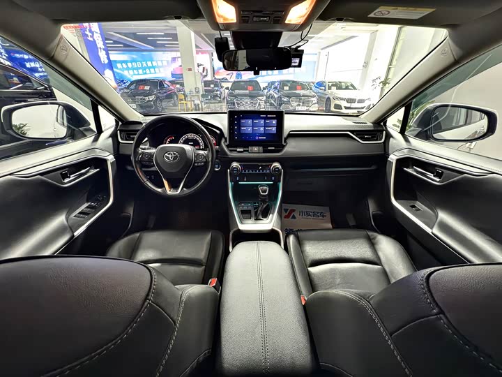 Фото 6 - Toyota RAV4